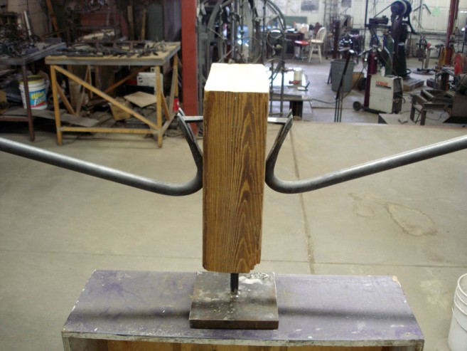 Against / 2004 / Steel and wood / 60 x 255 x 35 cm