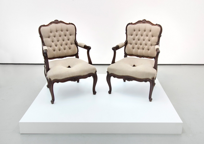  Diplomacy Lesson (nose chair), 2014 - 2015 / Carved mahogany and linen / 101.5  x 61 x 68.5 cm ( Variable dimensions )