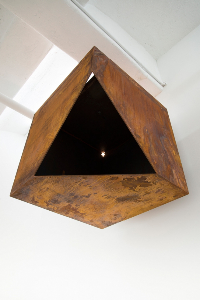 Sacra Geometría (buscando identidad), 2015 / Steel / 70 x 70 x 70 cm