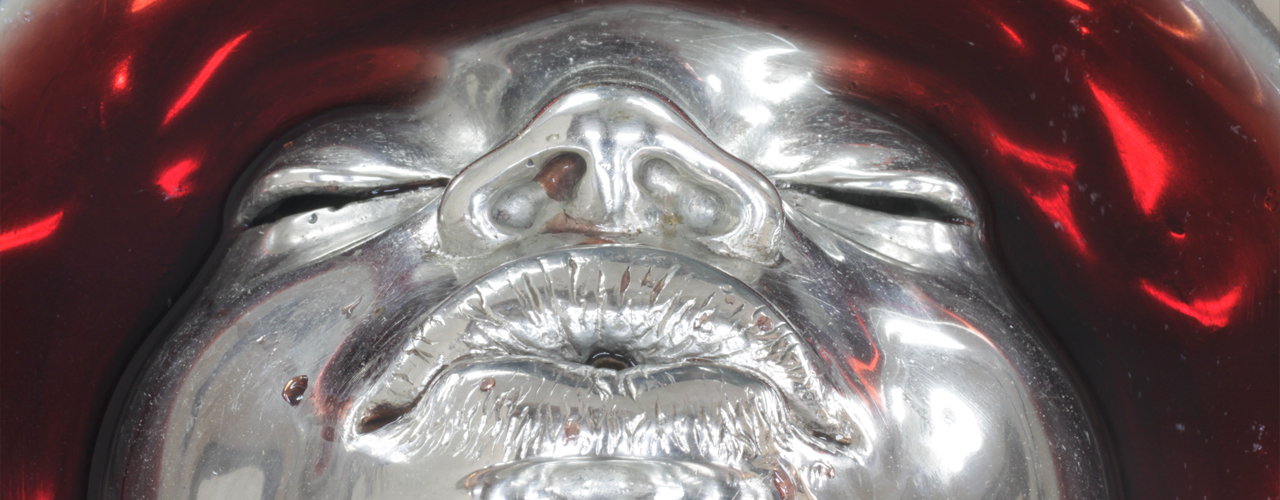 Tear duct, 2001 / Nickel-plated bronze, stainless steel, refrigeration system, red wine, and coins / 115 x 40 x 40 cm 