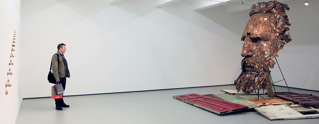 Immanence, 2015 / Hinges, wood doors, metal  armature / 305 x 457 x 457 cm ( Variable dimensions )