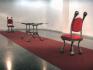 Protocolo, 2001 / Aluminio fundido, terciopelo rojo, vidrio, alfombra y sonido / Dimensiones variables