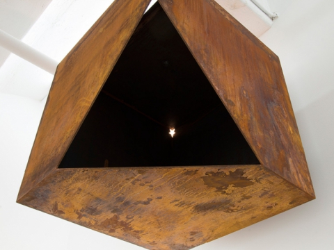 Sacra Geometría (buscando identidad), 2015 / Steel / 70 x 70 x 70 cm