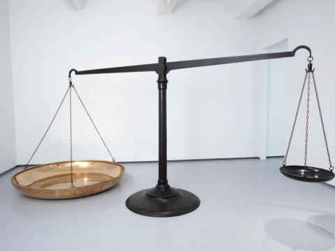 Status Quo (reality and idealism), 2010 / Bronce fundido / 180 x 400 x 200 cm 
