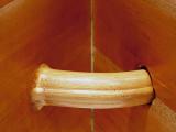 In love (after Brancusi), 2004-2007 (detalle) / Madera y bisagra / 25 x 25 x 25 cm