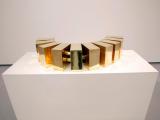 Beautiful People (after party), 2010 / Obra abierta, 10 bloques de bronce fundido y bisagras / 125 x 25 x 25 cm