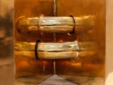Beautiful People (after party), 2010 / Obra abierta, 10 bloques de bronce fundido y bisagras / 125 x 25 x 25 cm