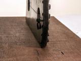 Cepo, 2012 / Bronce y madera / 22 x 170 x 32 cm