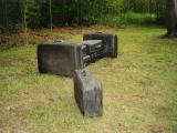 In tran/sit, 2002 / Concreto sólido, metal y maletas a tamaño real / Maletas a tamaño real